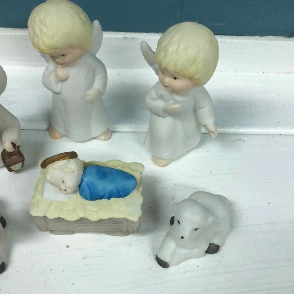 Vintage Christmas Around‎ The World Six Piece Angel Nativity (Made in Taiwan)